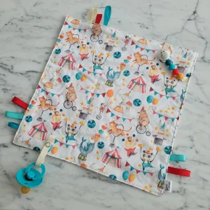 Doudou étiquettes CIRQUE, mini doudou, doudou sensorielle, bille de dentition, accessoire pour bébé, cadeau de shower