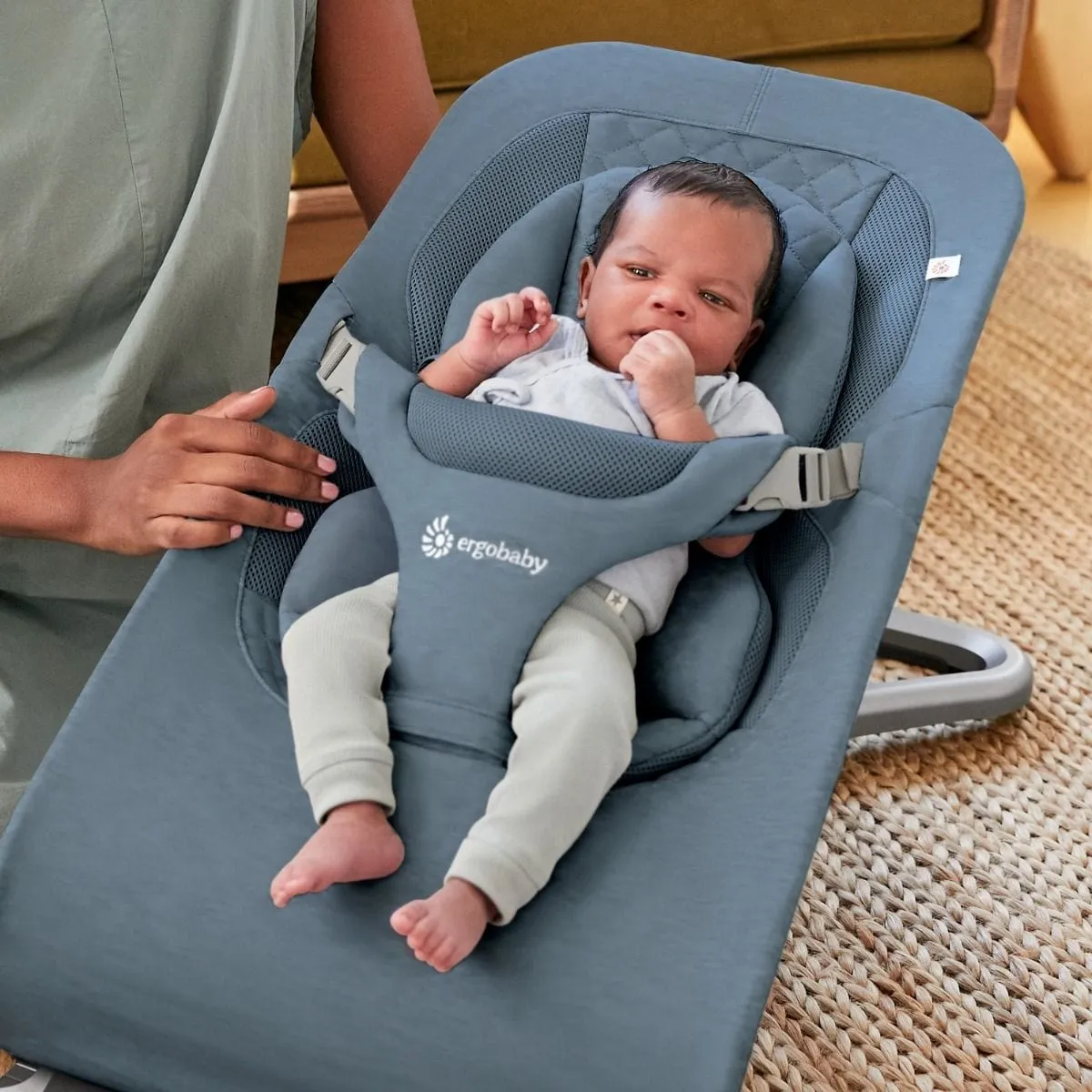 ErgoBaby Evolve Bouncer in Oxford Blue