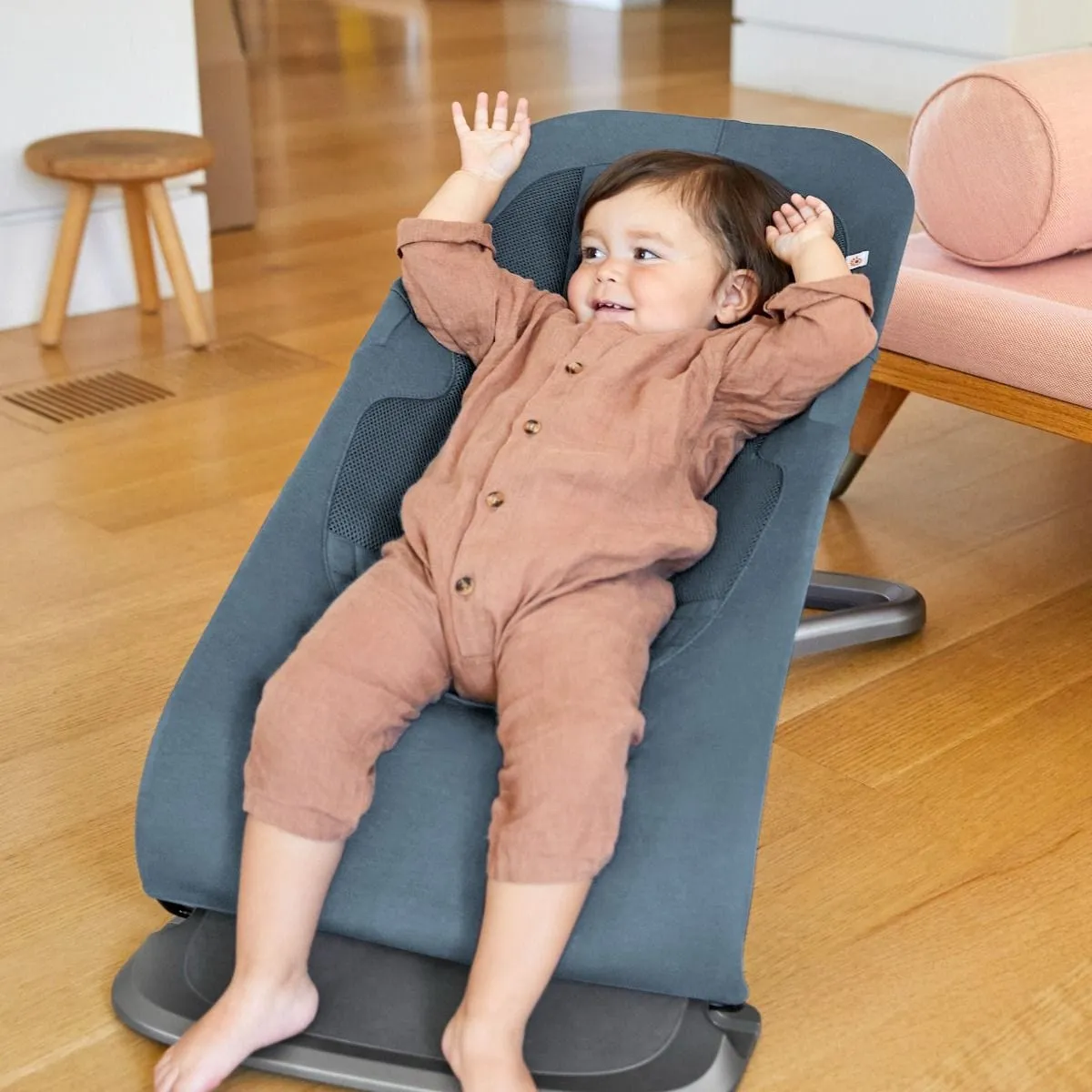 ErgoBaby Evolve Bouncer in Oxford Blue