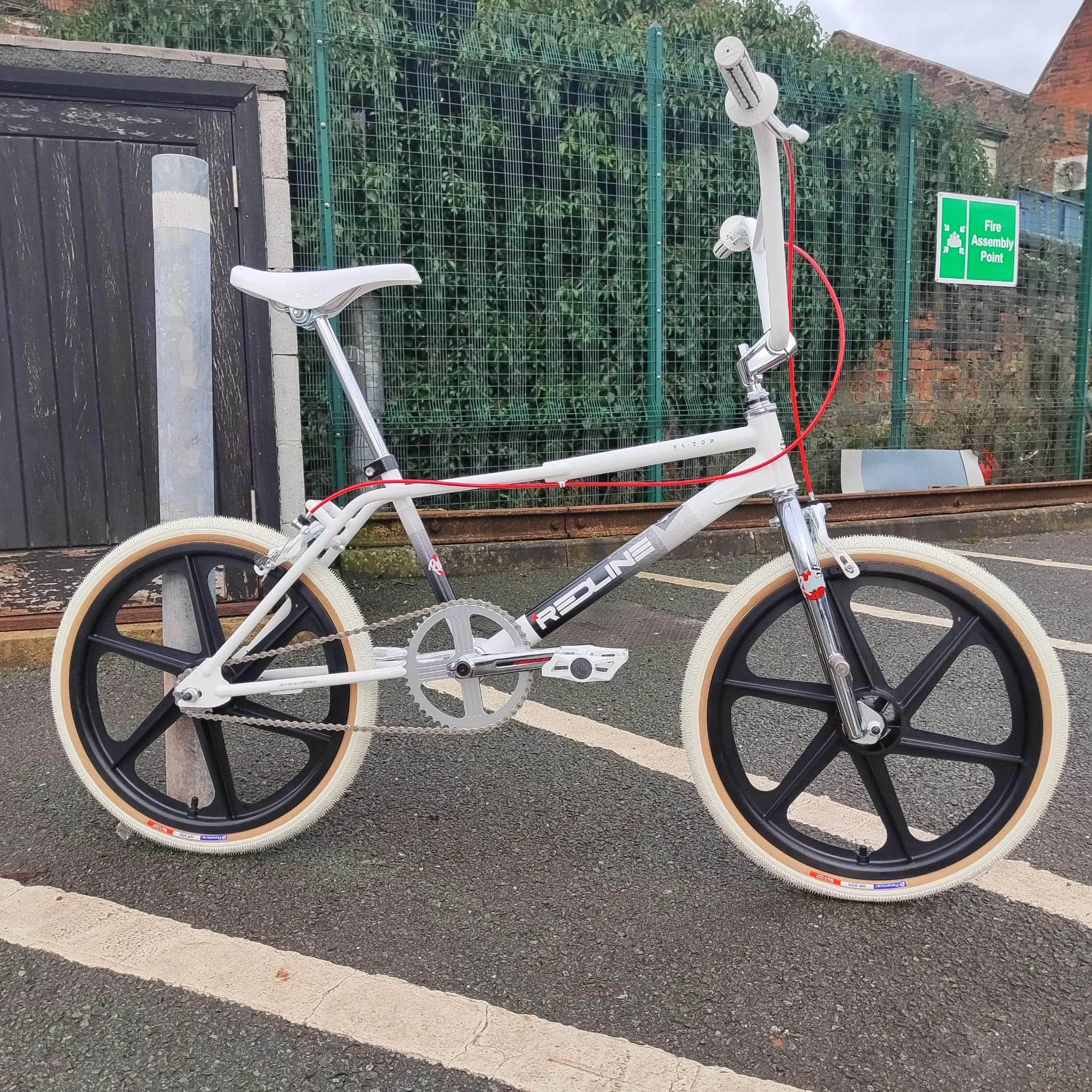 Redline 1988 RL-20b Custom Bike White