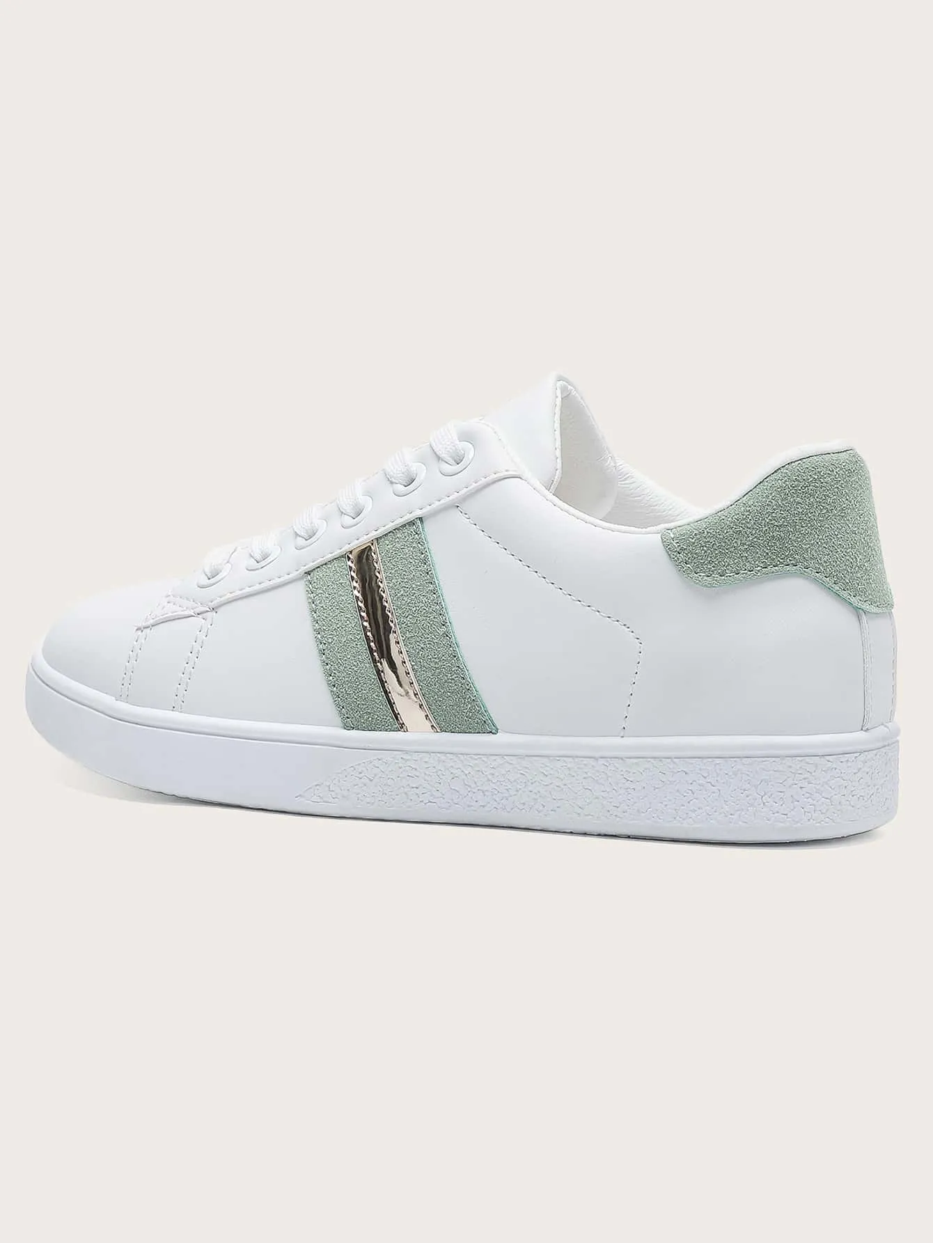 Striped Pattern Lace-up Front Skate Shoes - White - FD ⚡