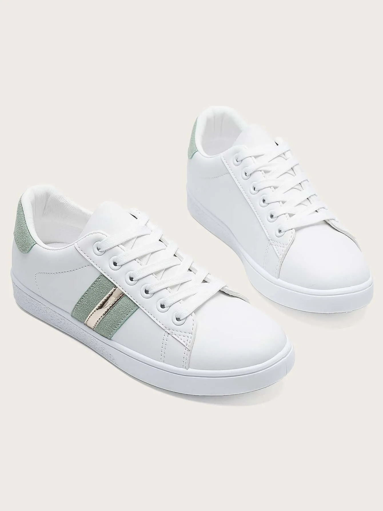 Striped Pattern Lace-up Front Skate Shoes - White - FD ⚡