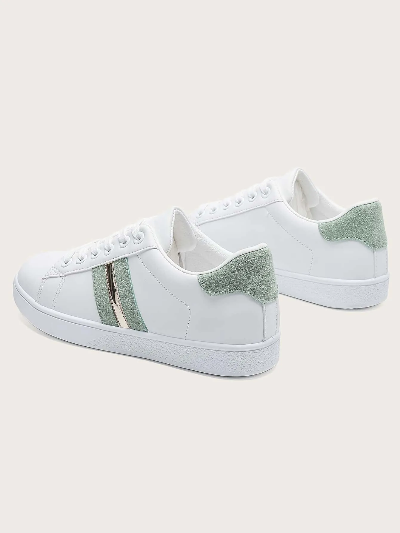 Striped Pattern Lace-up Front Skate Shoes - White - FD ⚡