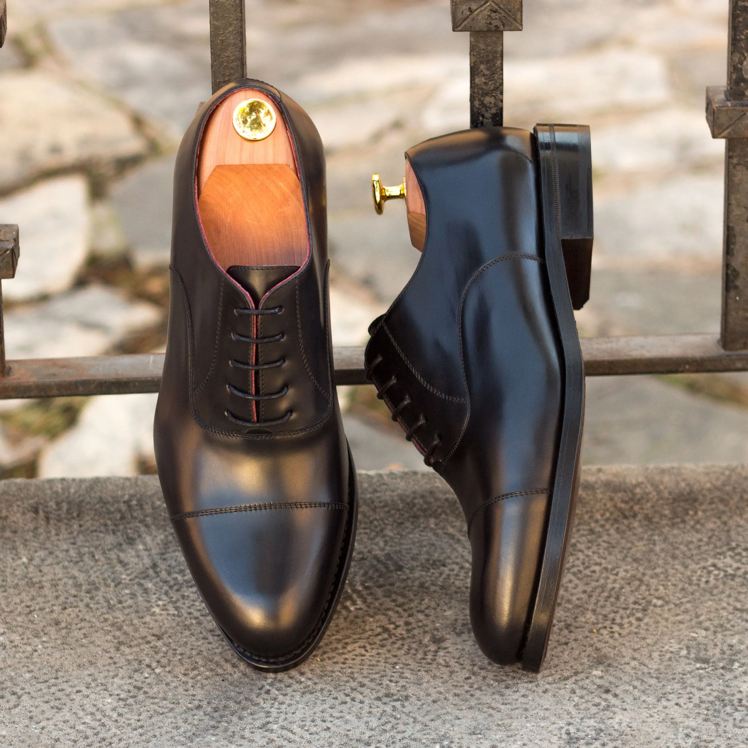 The Oxford • Polished Black